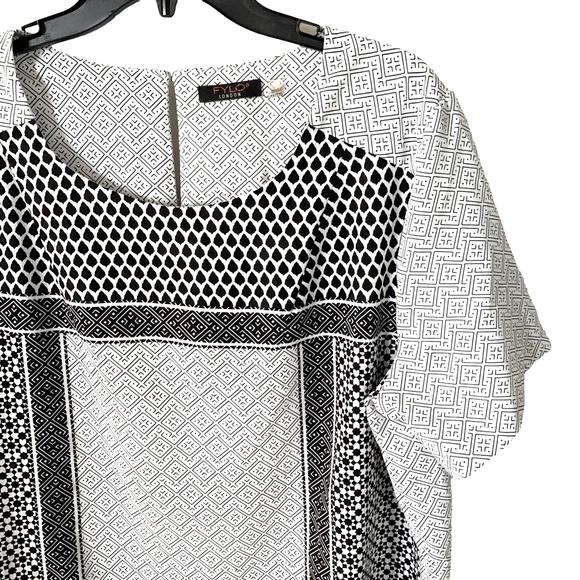Fylo Tunic Top Geo Pattern Short Sleeves Sz XL - Picture 2 of 9